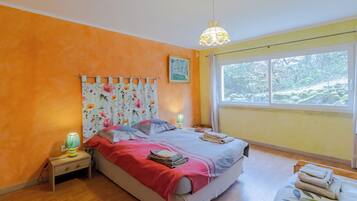 5 slaapkamers, een strijkplank/strijkijzer, gratis wifi