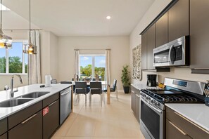 Fridge, oven, stovetop, dishwasher