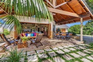 Outdoor dining - Ocean Breeze Villa - Lennox Head (Lennox Head)