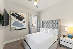 3 bedrooms, in-room safe, iron/ironing board, travel cot