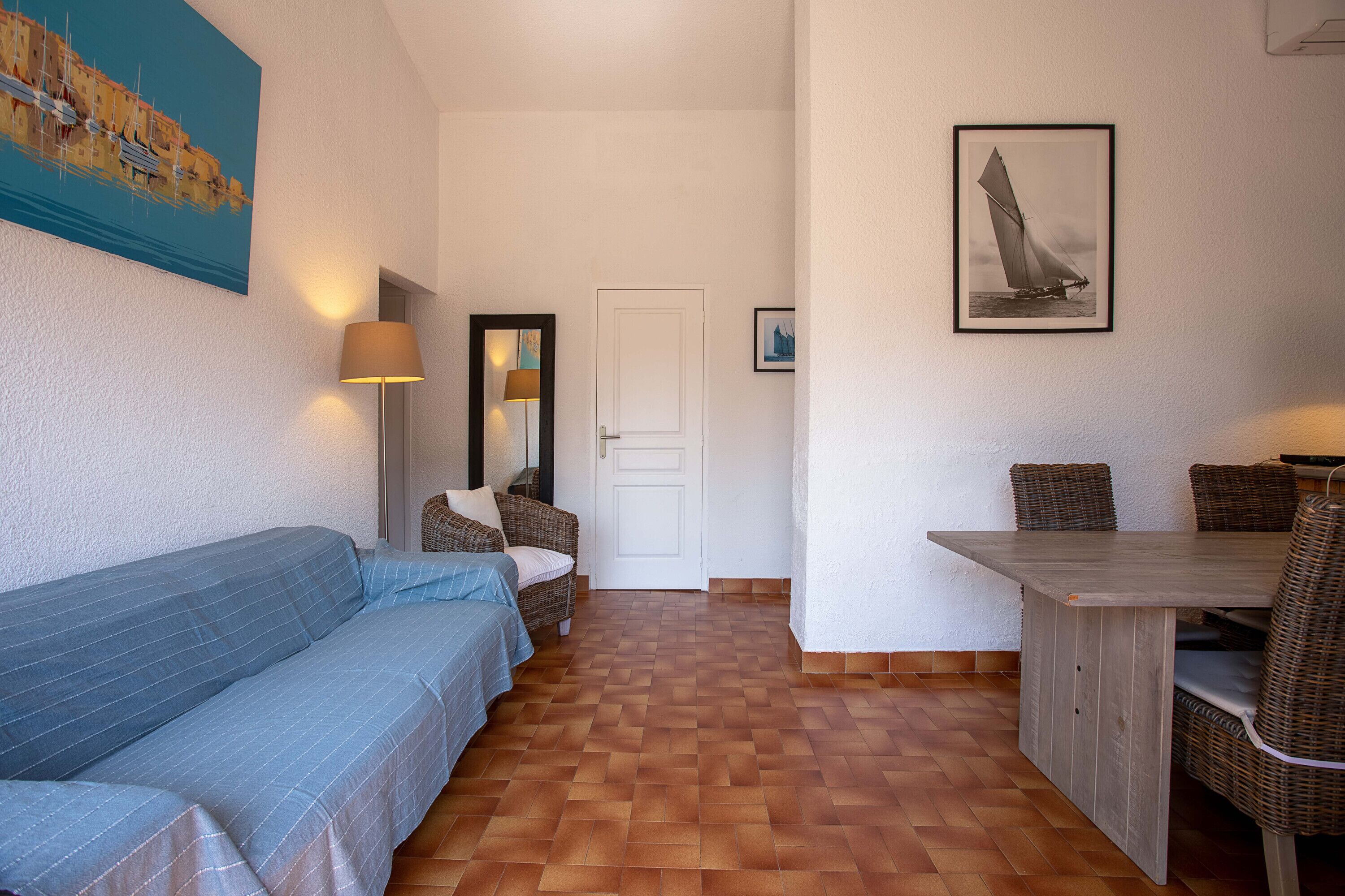 Villa "Résidence Les Pescadières" with Shared Pool & Wi-Fi