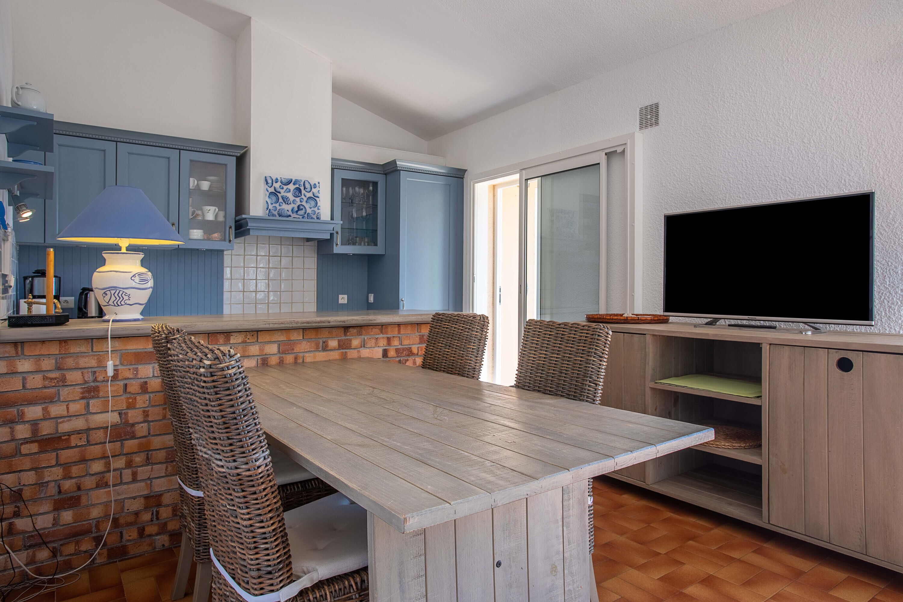 Villa "Résidence Les Pescadières" with Shared Pool & Wi-Fi