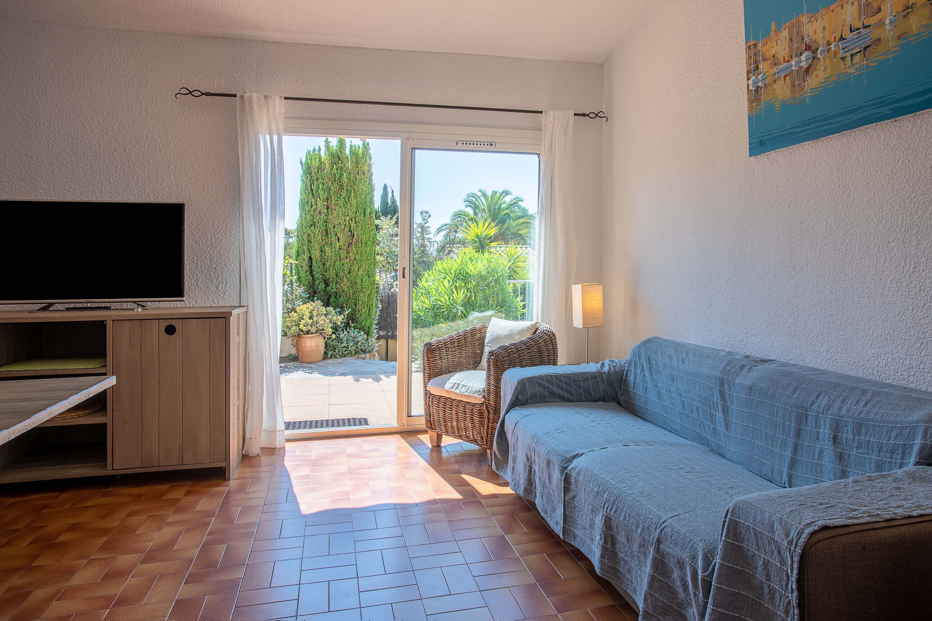 Villa "Résidence Les Pescadières" with Shared Pool & Wi-Fi