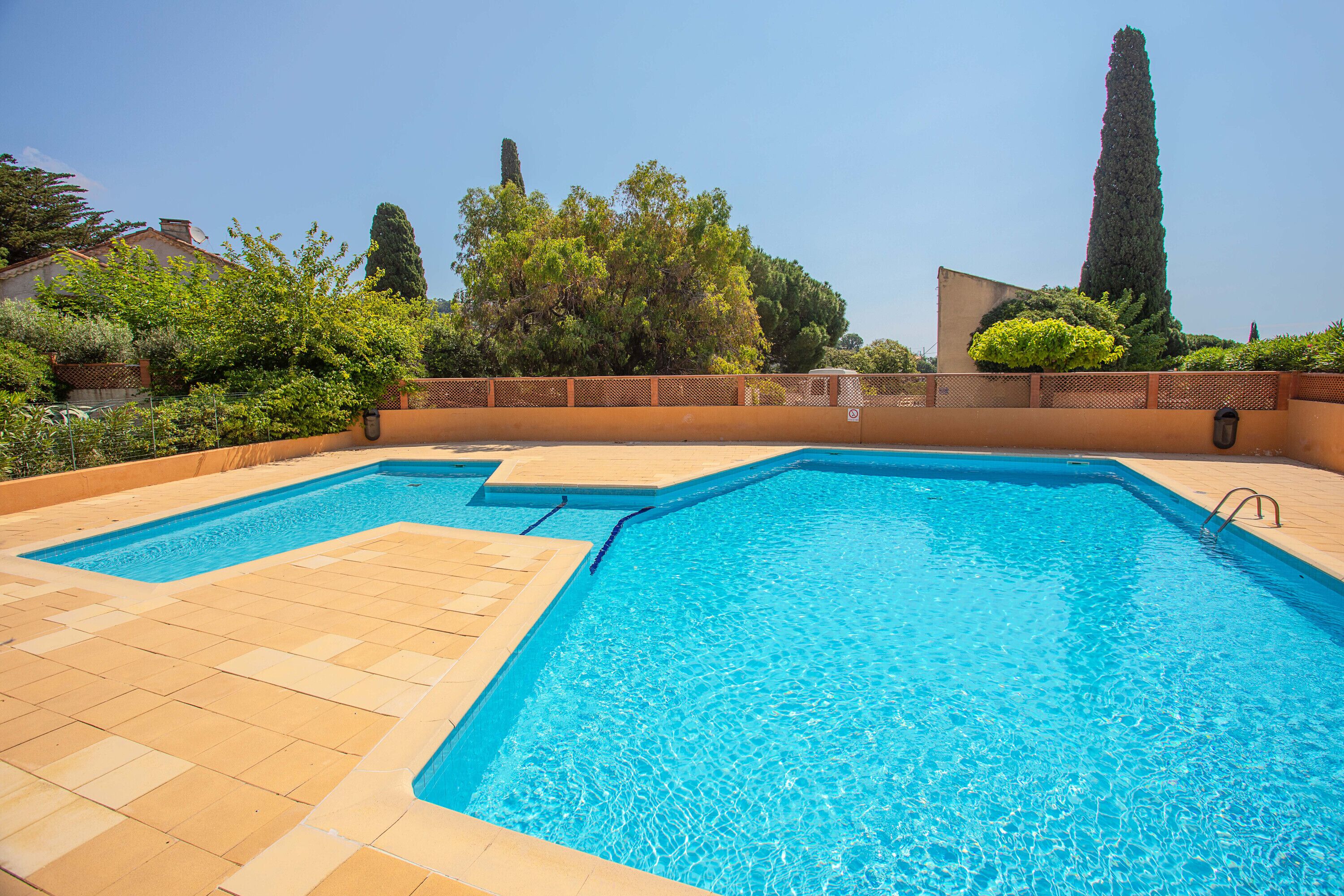 Villa "Résidence Les Pescadières" with Shared Pool & Wi-Fi