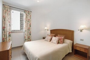 2 bedrooms, iron/ironing board, free WiFi, bed sheets - Vacation Apartment 'San Diego' with Wi-Fi (Santa Cruz)