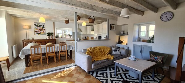 Fernseher, Kamin, DVD-Player, Tischtennisplatte