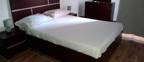 2 عدّة غرف نوم ومكتب ومكواة/لوح كي وواي فاي مجانًا