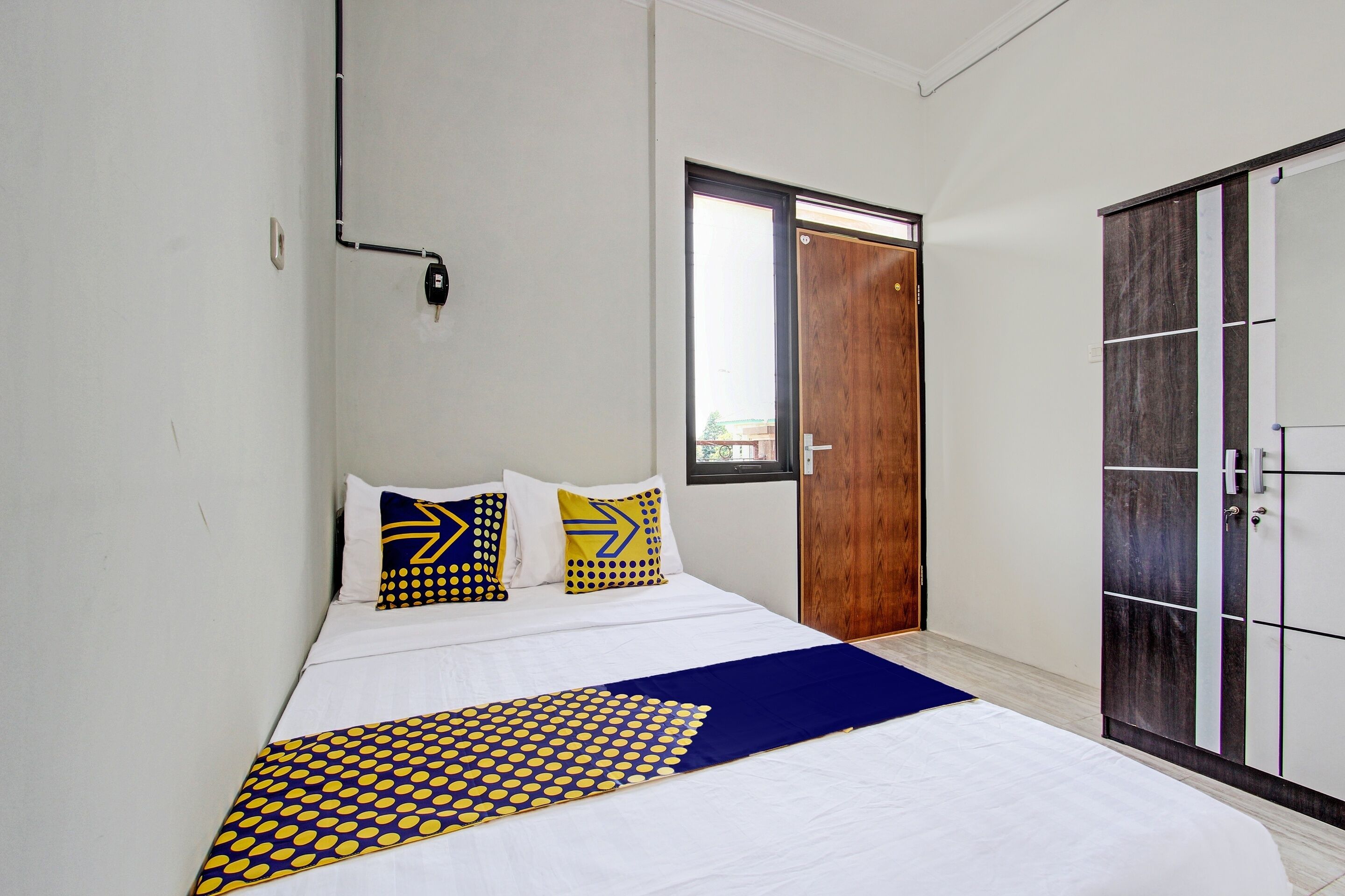 Economy Double Room | Laptop workspace, free WiFi, bed sheets