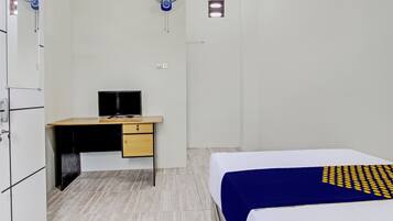 Economy Double Room | Laptop workspace, free WiFi, bed sheets