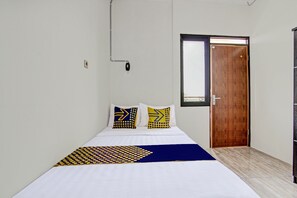 Economy Double Room | Laptop workspace, free WiFi, bed sheets - Hotel O Kristin Homestay (Pati)