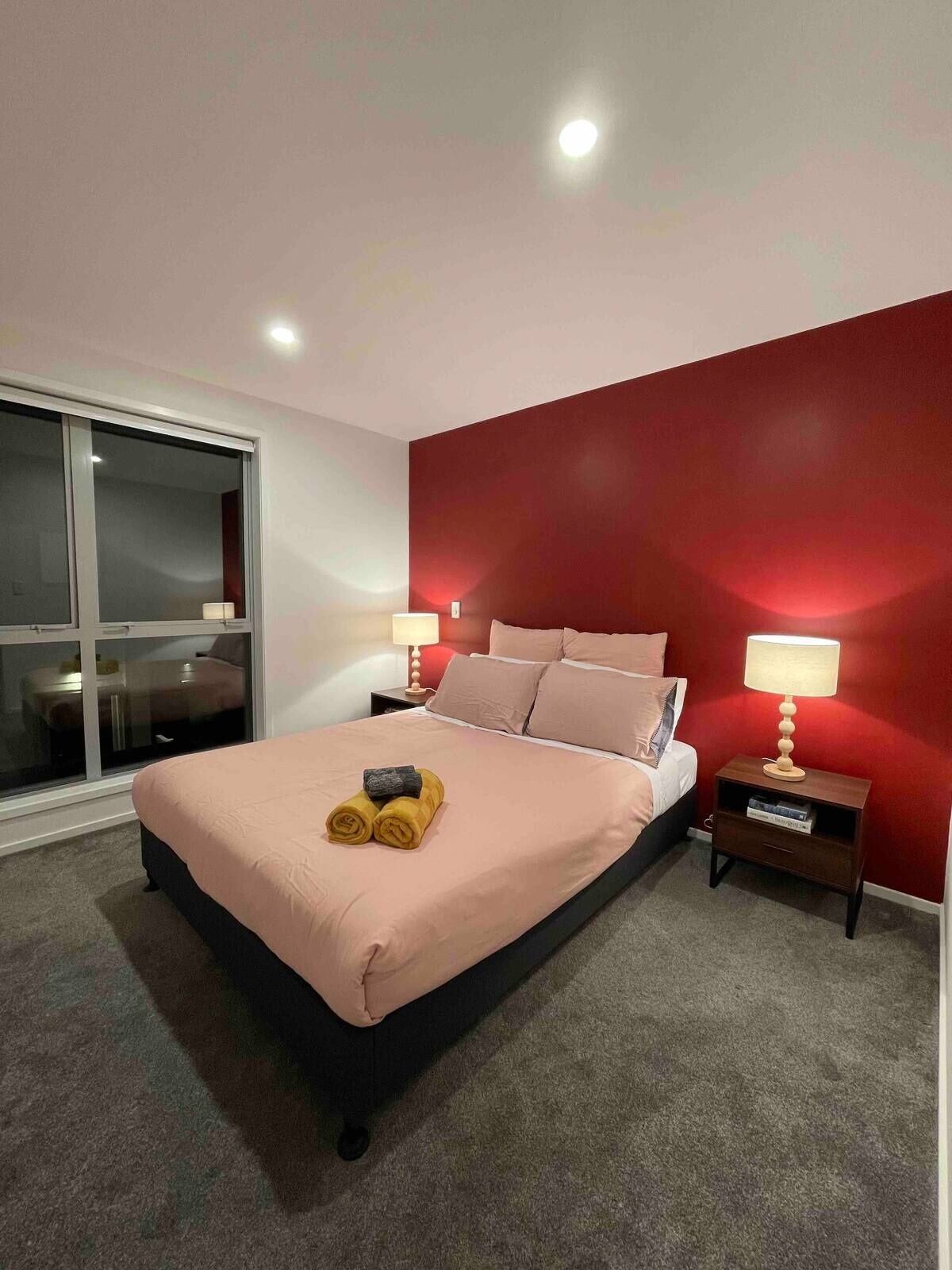 2 bedrooms, desk, iron/ironing board, WiFi