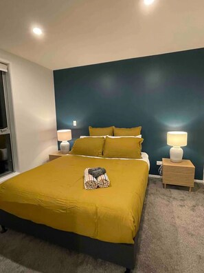 2 Schlafzimmer, Schreibtisch, Bügeleisen/Bügelbrett, WLAN