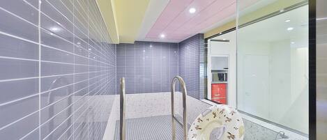 Yellow Star Pool Room | プライベートプール