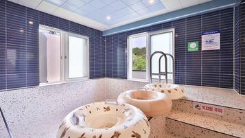 Big Pent Pool Room | 1 bedroom, soundproofing, free WiFi