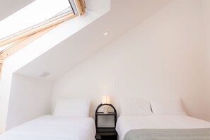 2 bedrooms, bed sheets - Kilkee Townhouse (Kilkee)