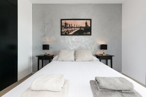 2 chambres, fer et planche à repasser, draps fournis