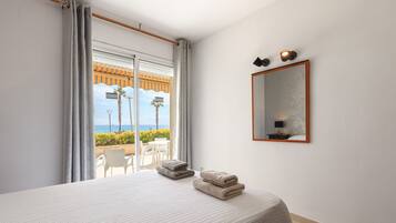 2 slaapkamers, een strijkplank/strijkijzer, gratis wifi, beddengoed