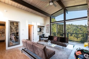 Smart TV, fireplace, offices