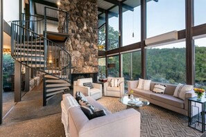 TV connectée, cheminée, espaces bureaux