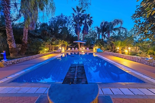 600 meters away from the sea, private pool, lush garden