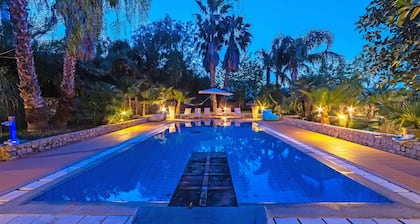 600 meters away from the sea, private pool, lush garden