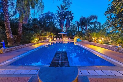 600 meters away from the sea, private pool, lush garden