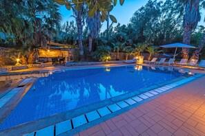 Outdoor pool - 600 meters away from the sea, private pool, lush garden (Carini)