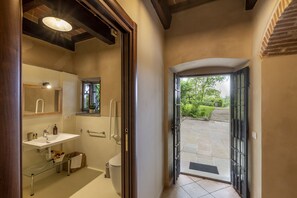 Shower, hair dryer, bidet, towels - The Arboretum (Toscana)