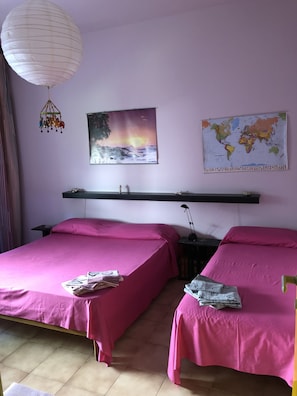 2 Schlafzimmer, Schreibtisch, Bügeleisen/Bügelbrett, kostenloses WLAN