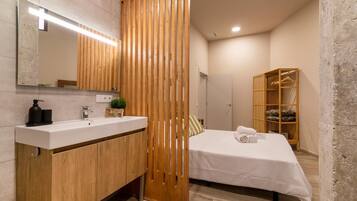 2 dormitorios, tabla de planchar con plancha, wifi y ropa de cama