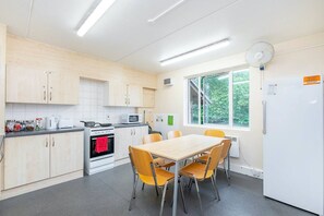 Refrigerador, microondas, horno, lavavajillas