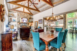 House (5 Bedrooms) | Interior