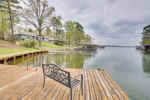 House (1 Bedroom) | Interior - Cozy Lake Cabin w/ Dock in Hot Springs Nat'l Park (Hot Springs)