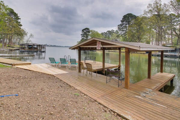 House (1 Bedroom) | Interior - Cozy Lake Cabin w/ Dock in Hot Springs Nat'l Park (Hot Springs)
