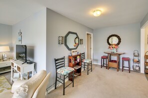 House (1 Bedroom) | Interior - Cozy Lake Cabin w/ Dock in Hot Springs Nat'l Park (Hot Springs)