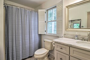 House (3 Bedrooms) | Interior - Highlands Cottage w/ Sunroom ~ 1 Mile to Downtown! (Highlands)