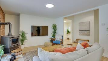 House (2 Bedrooms) | Front of property