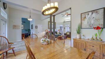 House (6 Bedrooms) | Interior