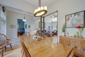 House (6 Bedrooms) | Interior