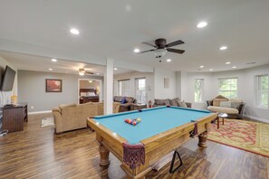 House (6 Bedrooms) | Interior