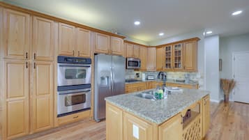 House (6 Bedrooms) | Interior