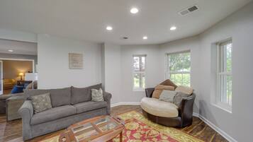 Rumah (6 Bedrooms) | Interior