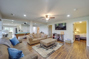 House (6 Bedrooms) | Interior