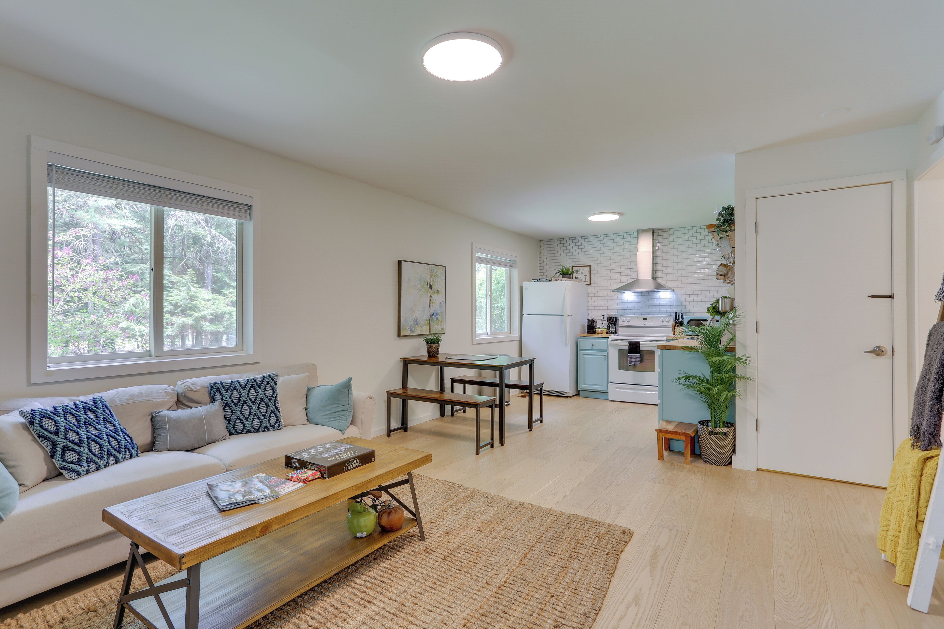 Cozy Swan Lake Apt w/ Grill + Private Yard