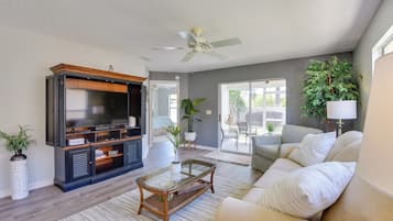 Villa (2 Bedrooms) | Front of property