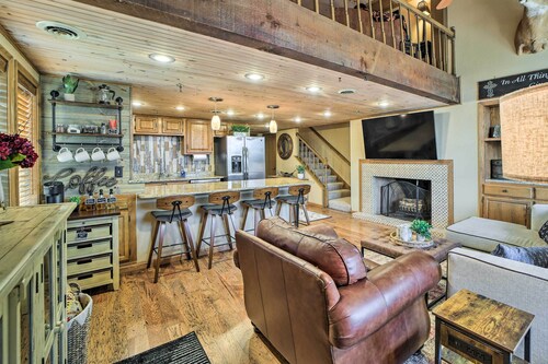 Balcony w/ Hot Tub: Monkey Island Vacation Rental!