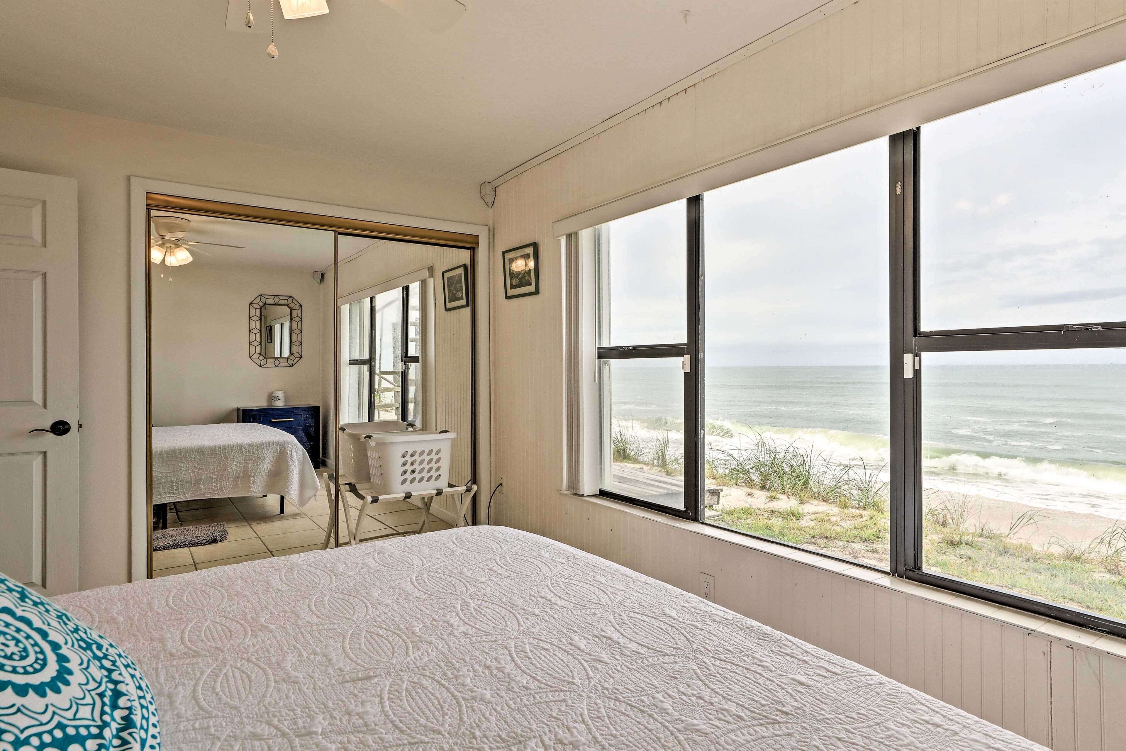 Melbourne Beach Apt: A Beachcomber's Paradise