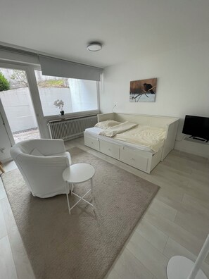 1 Schlafzimmer, Zimmersafe, Schreibtisch, Bügeleisen/Bügelbrett