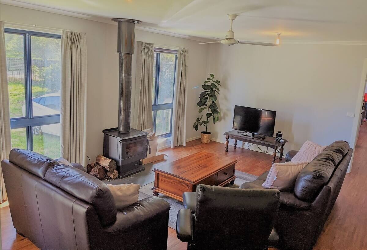 Bluff Retreat - Loch Sport Holiday Home Sleeps 8+