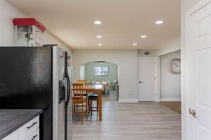 Interior - HavaLowKey Stay | BBQ | Comfort | Clean | Parking (Lake Havasu City)